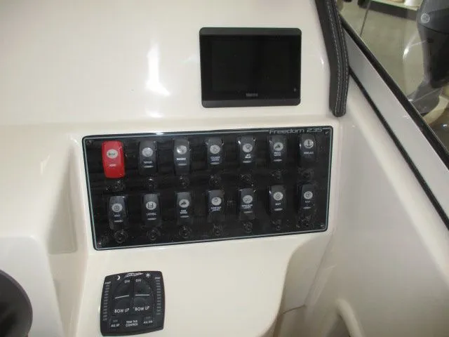 Slide: The Image of Grady-White Freedom 235 2026 - 7