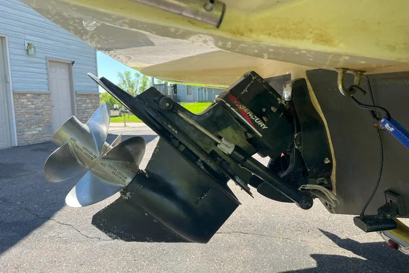 Slide: The Image of 2003 Bayliner 285 boat with Mercury outdrive and stainless steel propeller. - 10