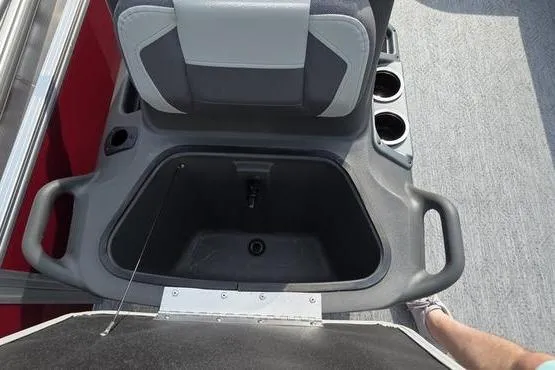 Slide: The Image of 2026 Sun Tracker BB 18 DLX boat seat with storage compartment and cup holders. - 15