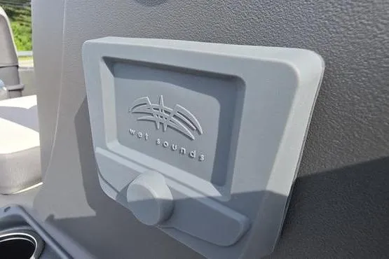 Slide: The Image of Sun Tracker BB 18 DLX 2026 featuring Wet Sounds audio system detail. - 6