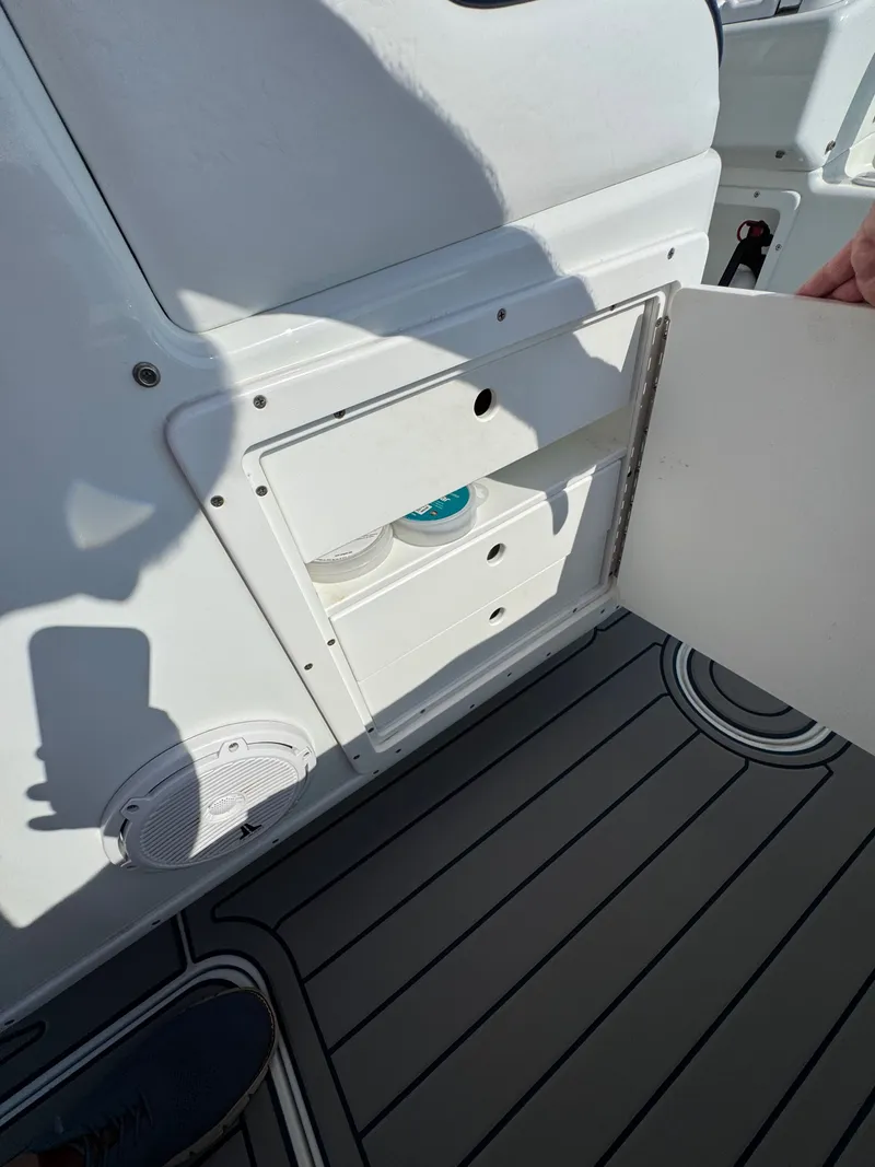 Slide: The Image of Yellowfin 36 2014 - 24