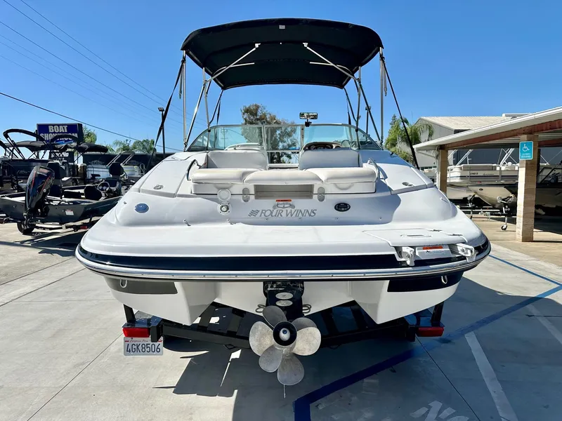 Slide: The Image of Four Winns 230 Horizon 2005 - 10