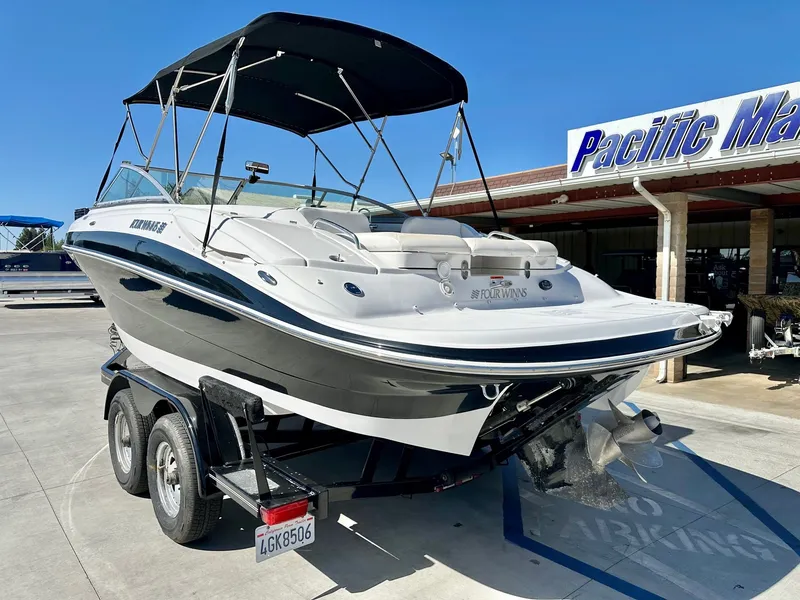 Slide: The Image of Four Winns 230 Horizon 2005 - 11