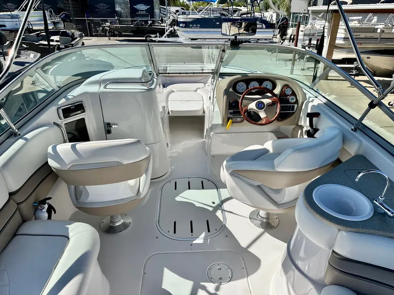 Slide: The Image of Four Winns 230 Horizon 2005 - 12