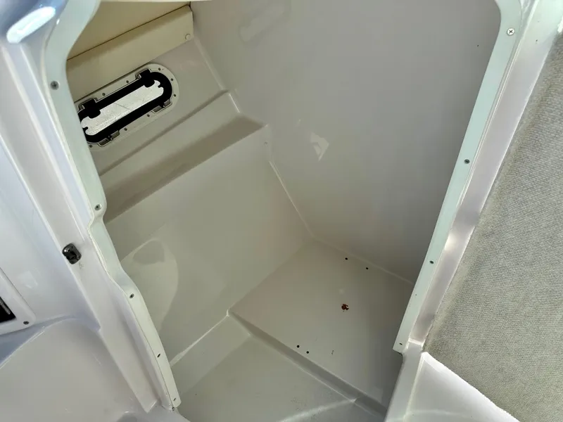 Slide: The Image of Four Winns 230 Horizon 2005 - 16