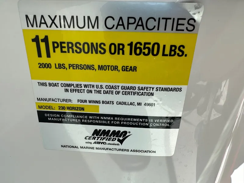 Slide: The Image of Four Winns 230 Horizon 2005 - 4