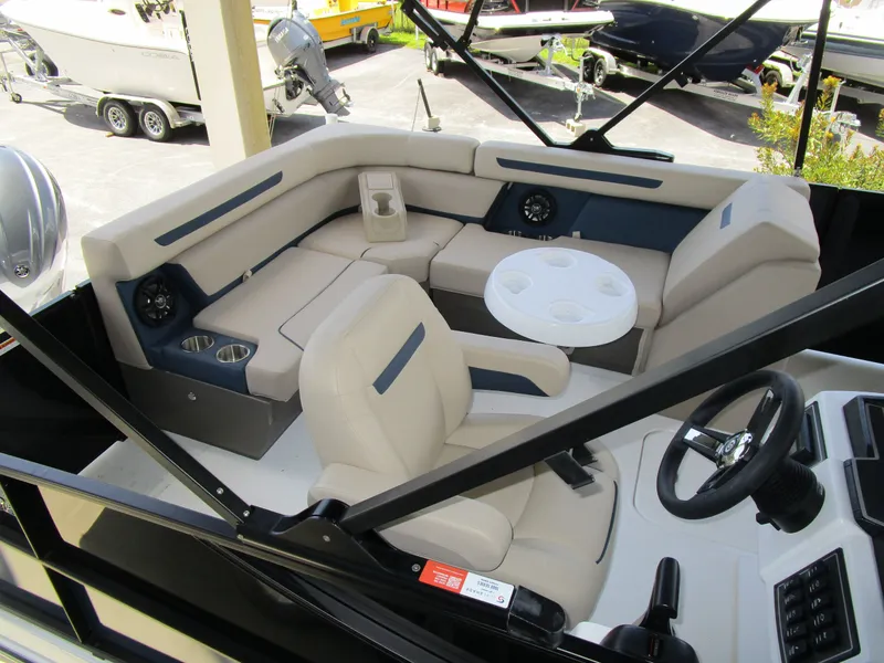 Slide: The Image of Hurricane FunDeck OB FD 2260 REF OB 2025 - 3