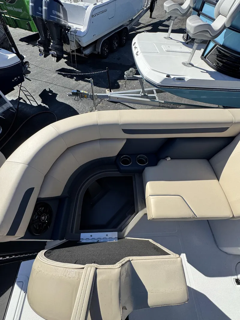 Slide: The Image of Hurricane FunDeck OB FD 2260 REF OB 2025 - 39