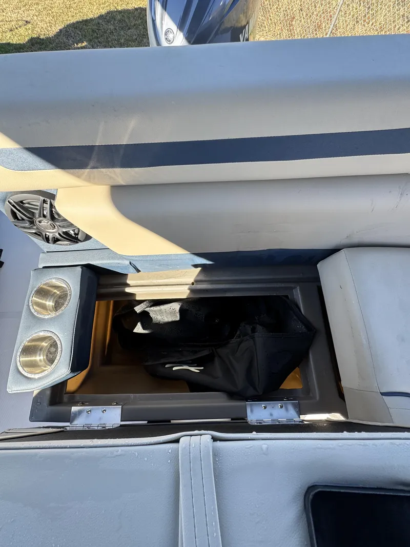 Slide: The Image of Hurricane FunDeck OB FD 2260 REF OB 2025 - 45