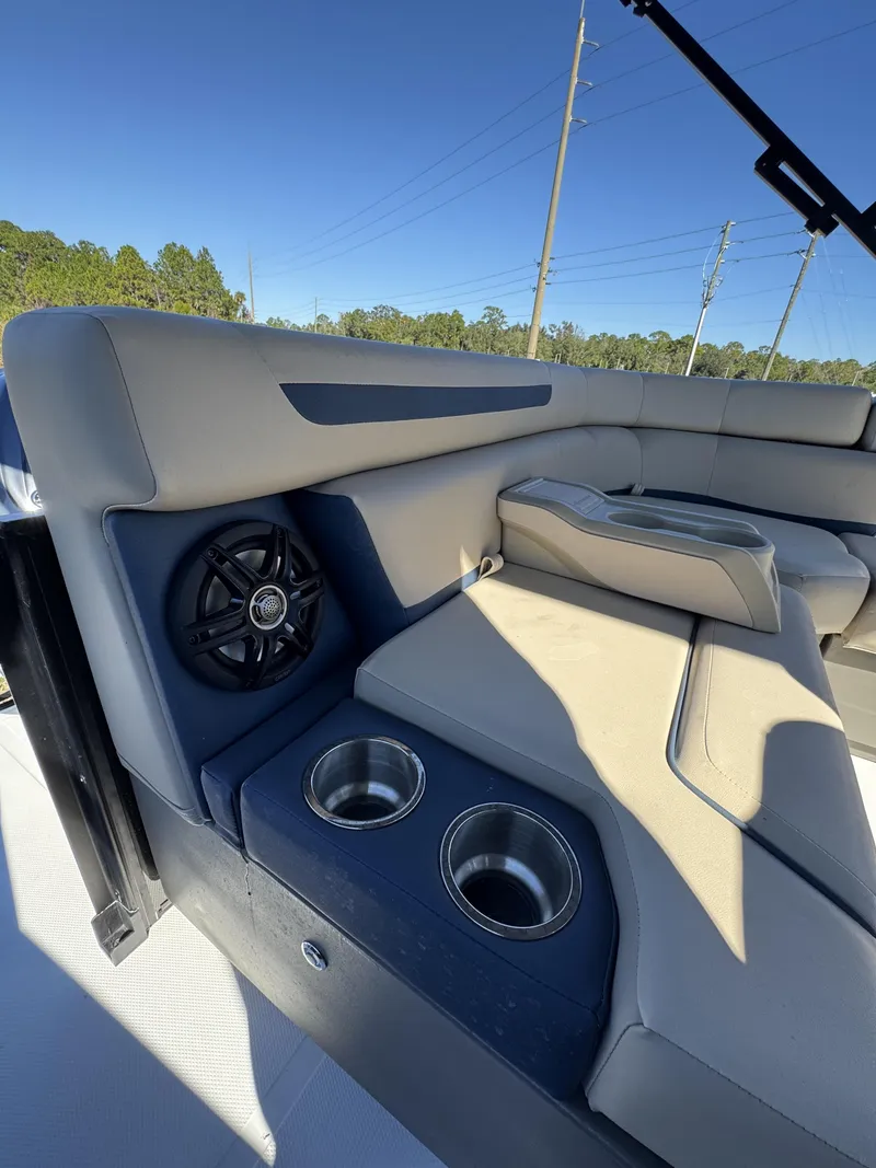 Slide: The Image of Hurricane FunDeck OB FD 2260 REF OB 2025 - 46