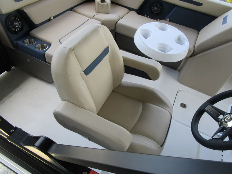 Slide: The Image of Hurricane FunDeck OB FD 2260 REF OB 2025 - 5