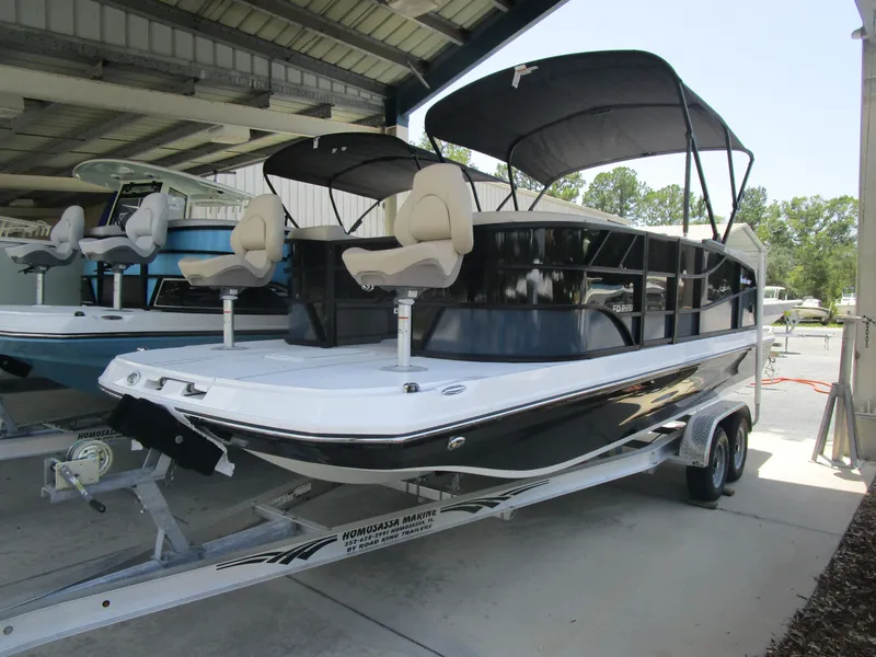 Slide: The Image of Hurricane FunDeck OB FD 2260 REF OB 2025 - 6