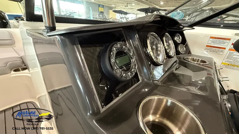 Slide: The Image of Bayliner VR5 2025 - 12