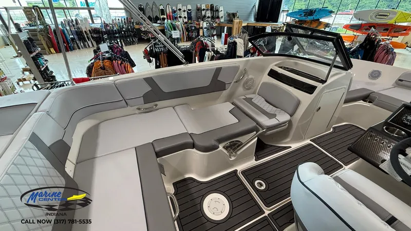 Slide: The Image of Bayliner VR5 2025 - 13