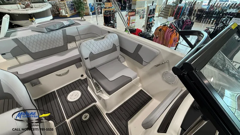 Slide: The Image of Bayliner VR5 2025 - 3