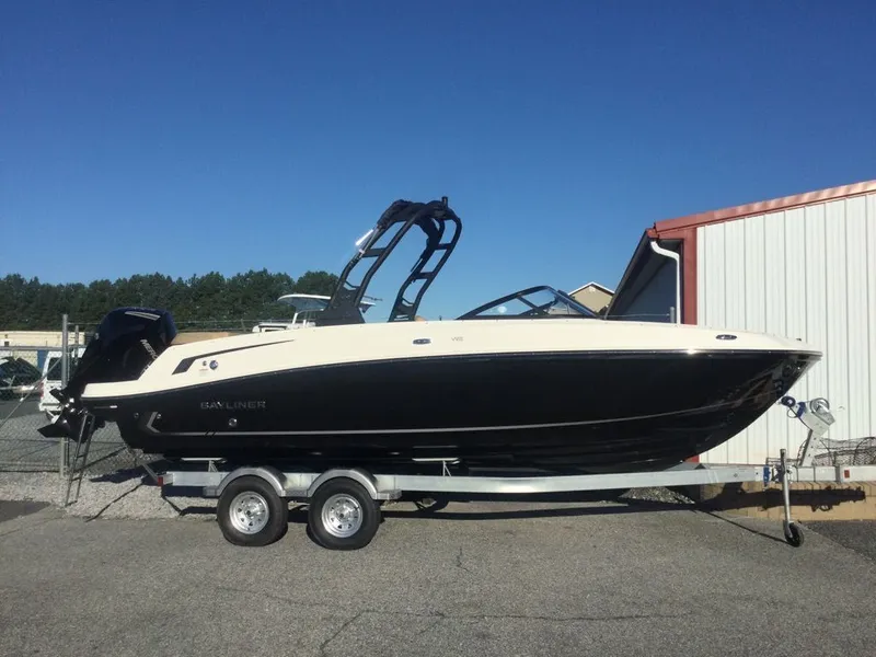 Slide: The Image of Bayliner VR6 2025 - 10