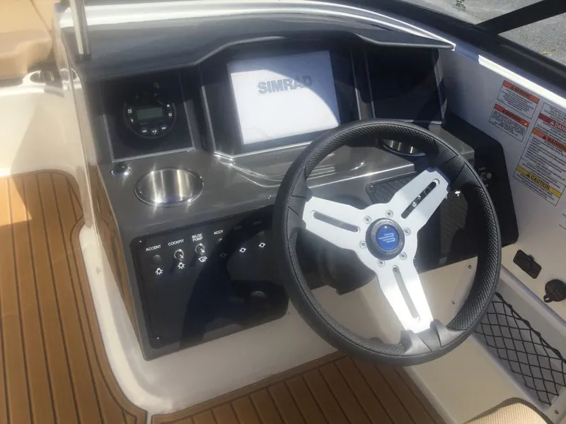 Slide: The Image of Bayliner VR6 2025 - 5