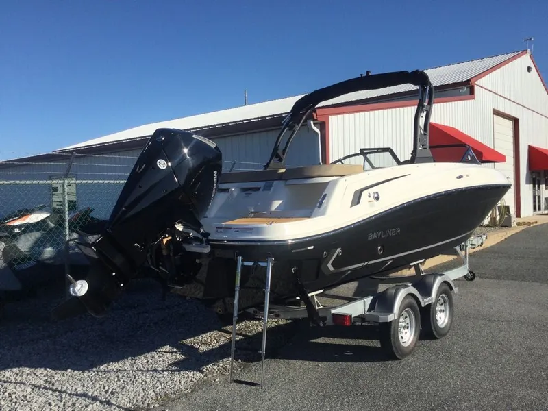 Slide: The Image of Bayliner VR6 2025 - 8