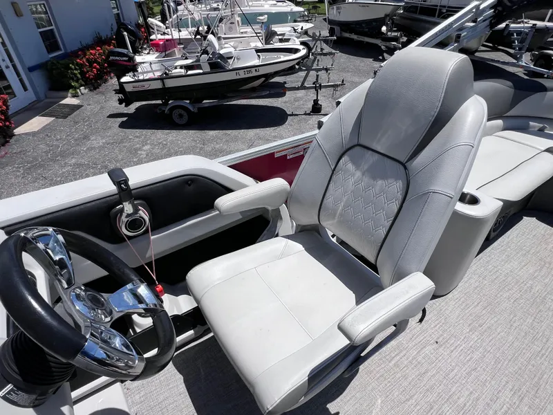 Slide: The Image of Captain's chair and steering wheel of 2022 Tahoe Pontoon LTZ 2485 EL boat. - 28