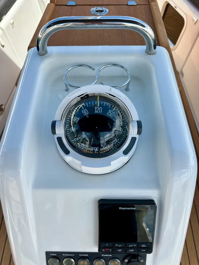 Slide: The Image of Compass and navigation controls on 2024 Jeanneau Sun Odyssey 410 yacht. - 20