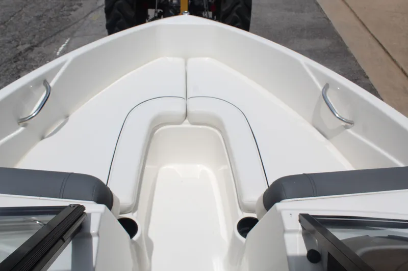 Slide: The Image of Bayliner 170 BR 2022 - 16