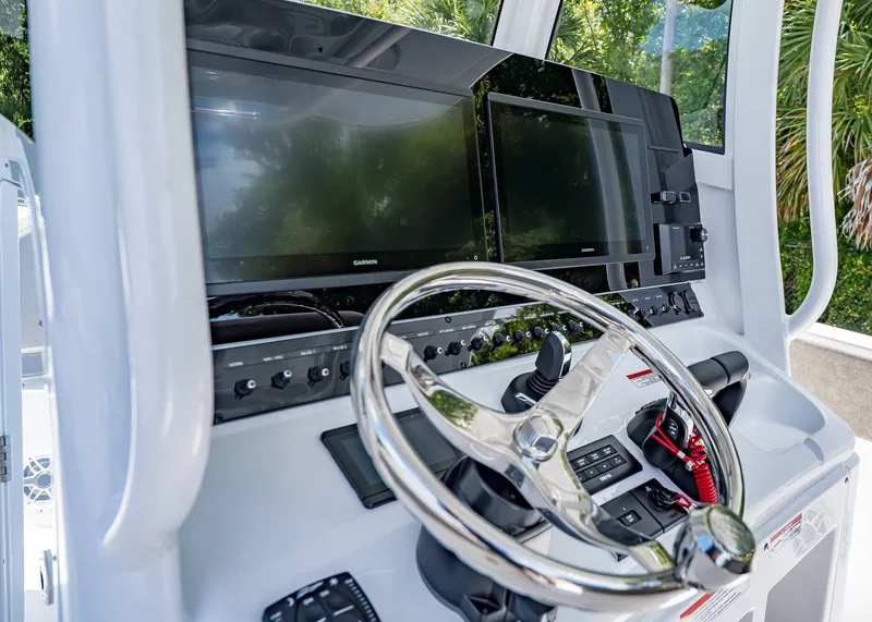 Slide: The Image of Sea Hunt Ultra 305 SE 2026 - 24