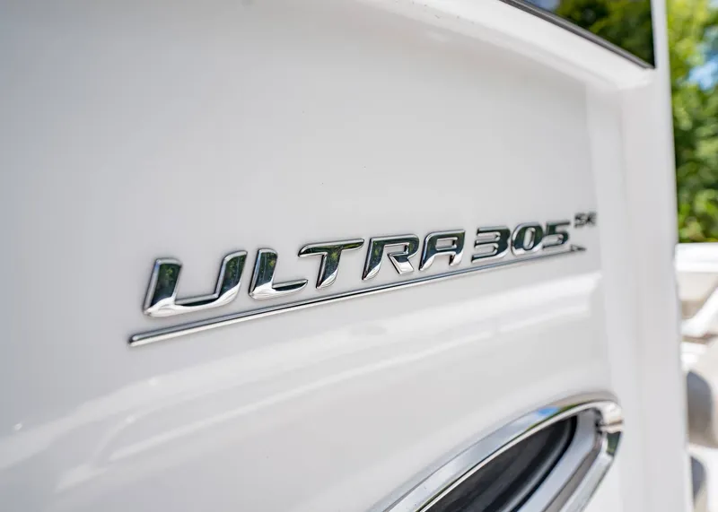 Slide: The Image of Sea Hunt Ultra 305 SE 2026 - 28