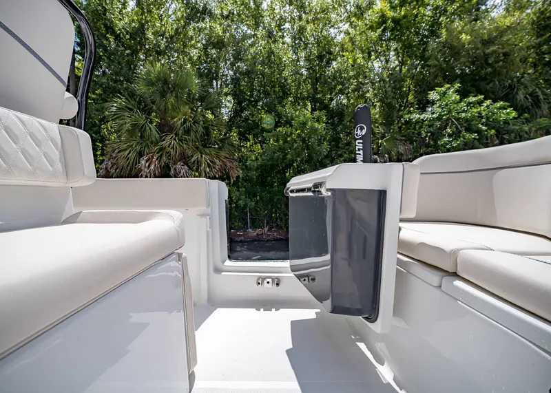 Slide: The Image of Sea Hunt Ultra 245 SE 2026 - 14