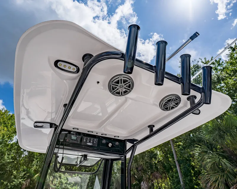 Slide: The Image of Sea Hunt Ultra 245 SE 2026 - 15