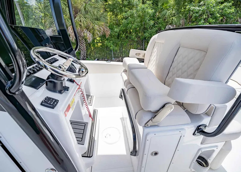 Slide: The Image of Sea Hunt Ultra 245 SE 2026 - 17