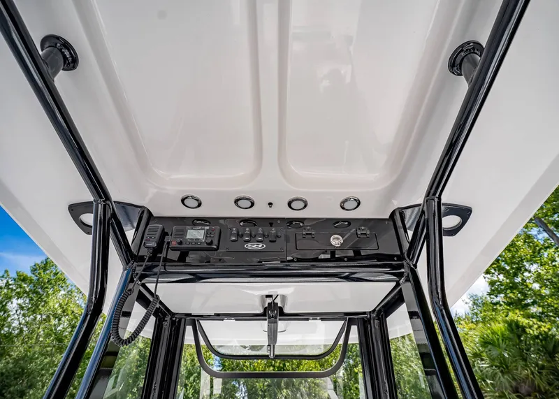 Slide: The Image of Sea Hunt Ultra 245 SE 2026 - 22