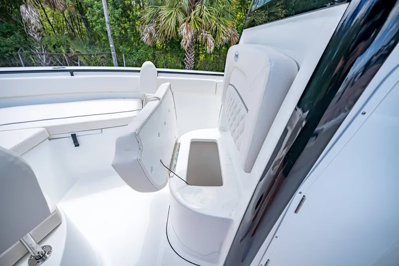 Slide: The Image of Sea Hunt Ultra 245 SE 2026 - 27