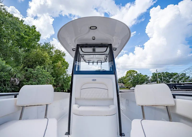 Slide: The Image of Sea Hunt Ultra 245 SE 2026 - 28