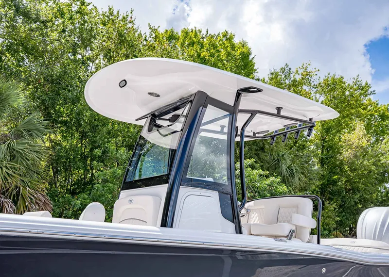 Slide: The Image of Sea Hunt Ultra 245 SE 2026 - 3