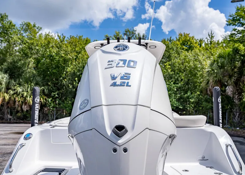 Slide: The Image of Sea Hunt Ultra 245 SE 2026 - 6
