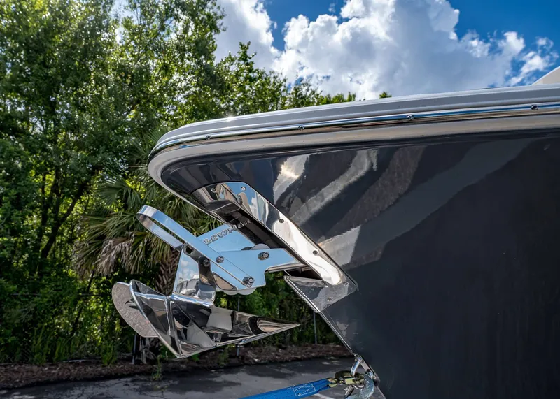 Slide: The Image of Sea Hunt Ultra 245 SE 2026 - 7