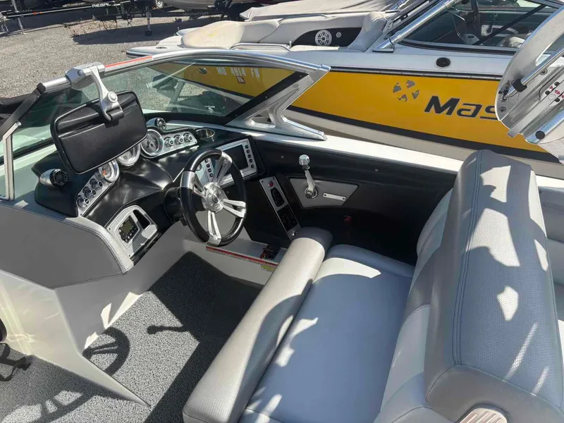 Slide: The Image of MasterCraft X46 2016 - 12