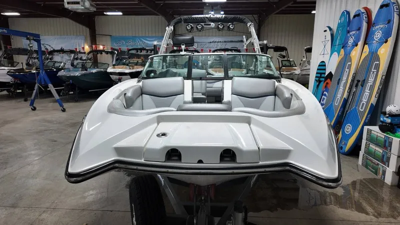 Slide: The Image of MasterCraft X46 2016 - 16