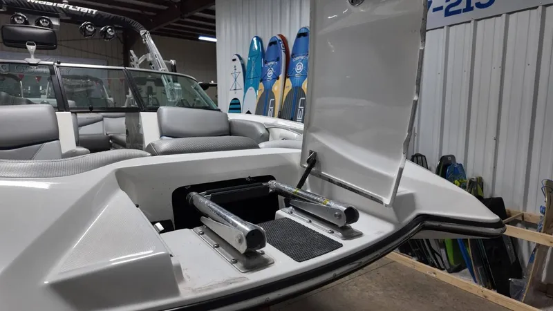 Slide: The Image of MasterCraft X46 2016 - 18