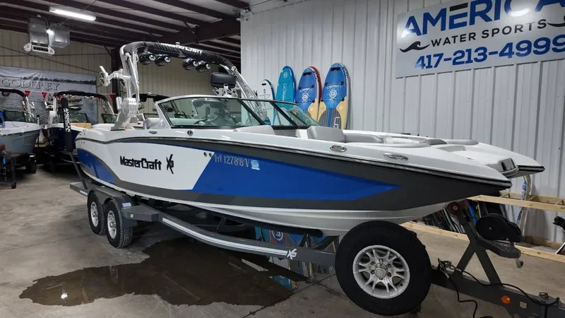 Slide: The Image of MasterCraft X46 2016 - 20