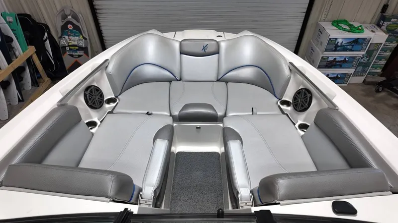 Slide: The Image of MasterCraft X46 2016 - 22