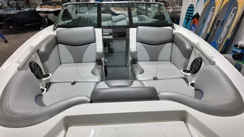 Slide: The Image of MasterCraft X46 2016 - 26