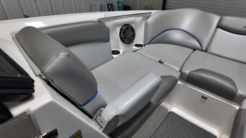 Slide: The Image of MasterCraft X46 2016 - 28