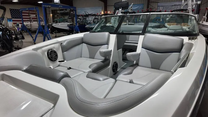 Slide: The Image of MasterCraft X46 2016 - 29