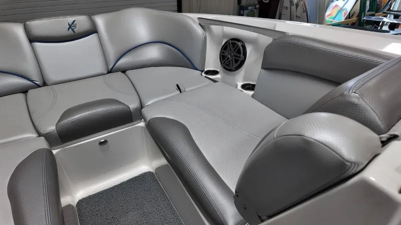 Slide: The Image of MasterCraft X46 2016 - 30