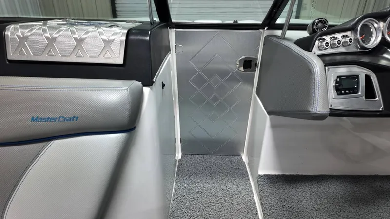 Slide: The Image of MasterCraft X46 2016 - 33