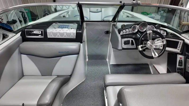 Slide: The Image of MasterCraft X46 2016 - 34