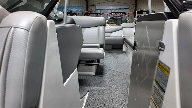 Slide: The Image of MasterCraft X46 2016 - 35