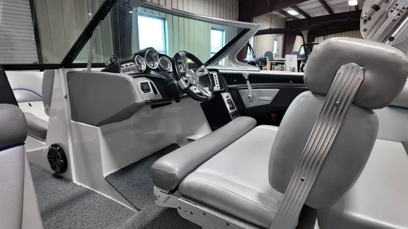 Slide: The Image of MasterCraft X46 2016 - 38