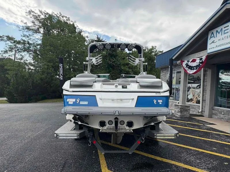 Slide: The Image of MasterCraft X46 2016 - 4